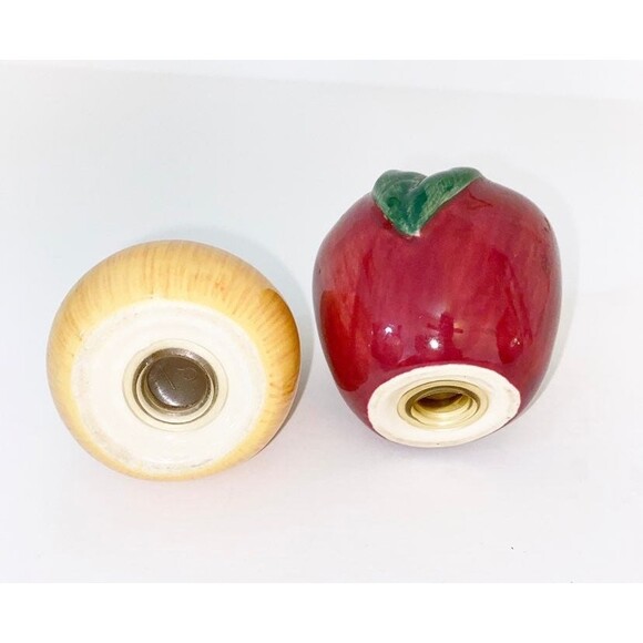 Apple and Pear Vintage Salt and Pepper Shakers - Picture 4 of 6